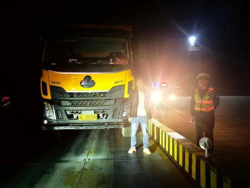 严管严查超载货车，净化道路货运环境